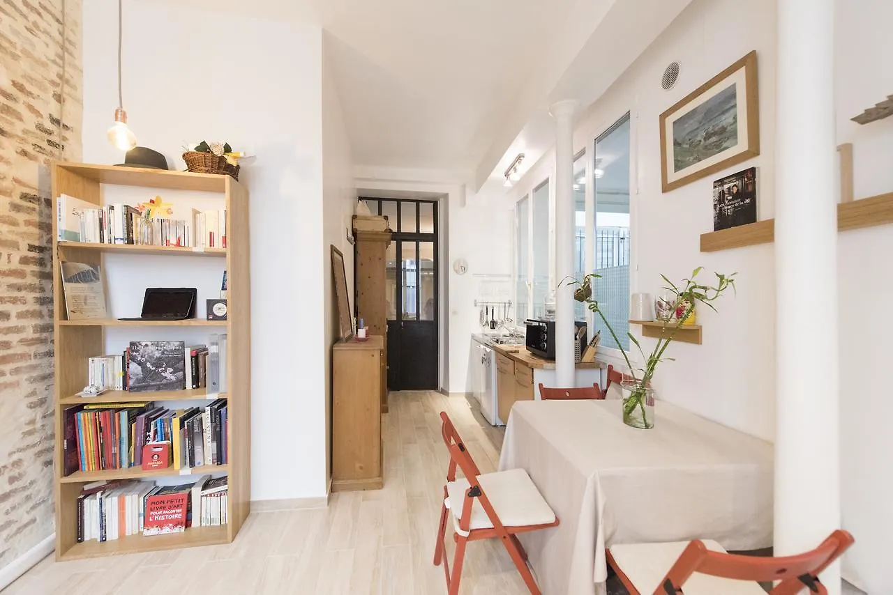 Apartment Veeve - Characterful Bastille Hideaway Paris