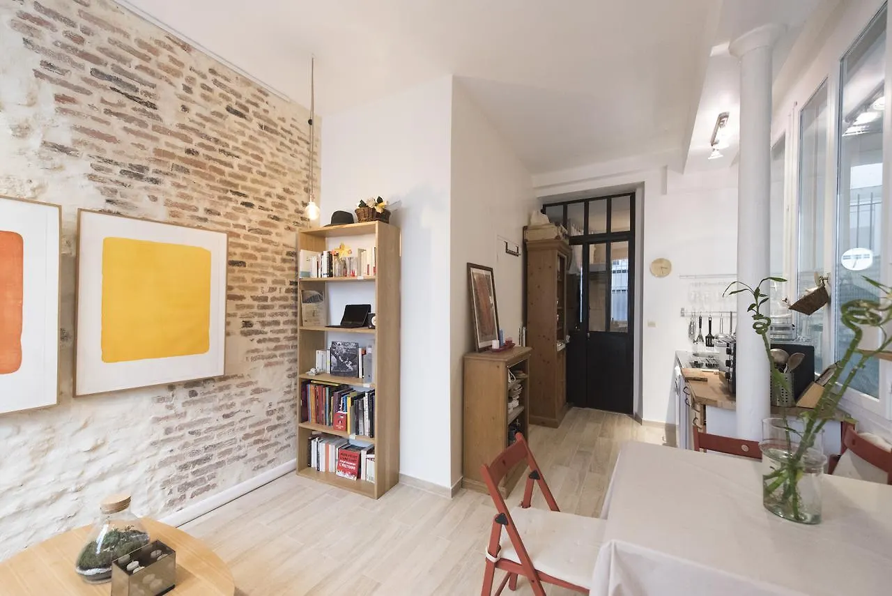 Apartment Veeve - Characterful Bastille Hideaway Paris